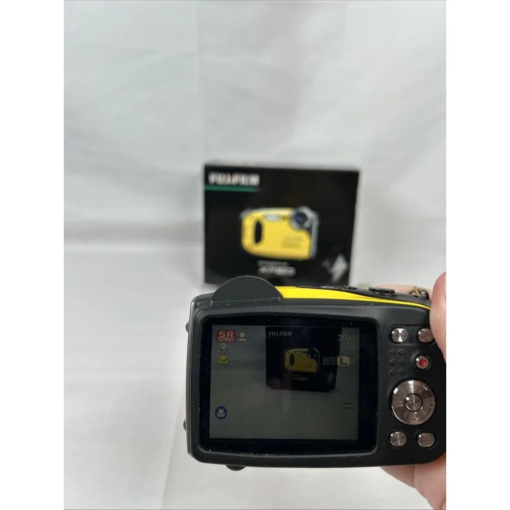 Fujifilm FinePix XP60 Yellow 16.4MP Digital Camera Charger Battery Software Disk
